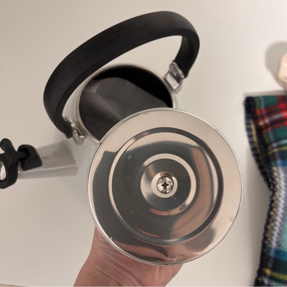 Le Creuset Kone Kettle Tea Pot 1.6L 1.7Qt Steam / Vapeur / Mist - Enamel Steel - Picture 5 of 6